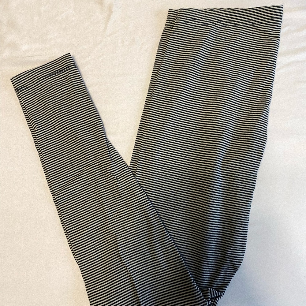 Old Navy Black and White Striped Leggings